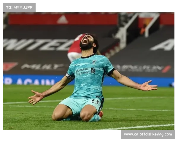 抗议球队老板,曼联球迷在比赛第73分钟集体背对球场静默三分钟